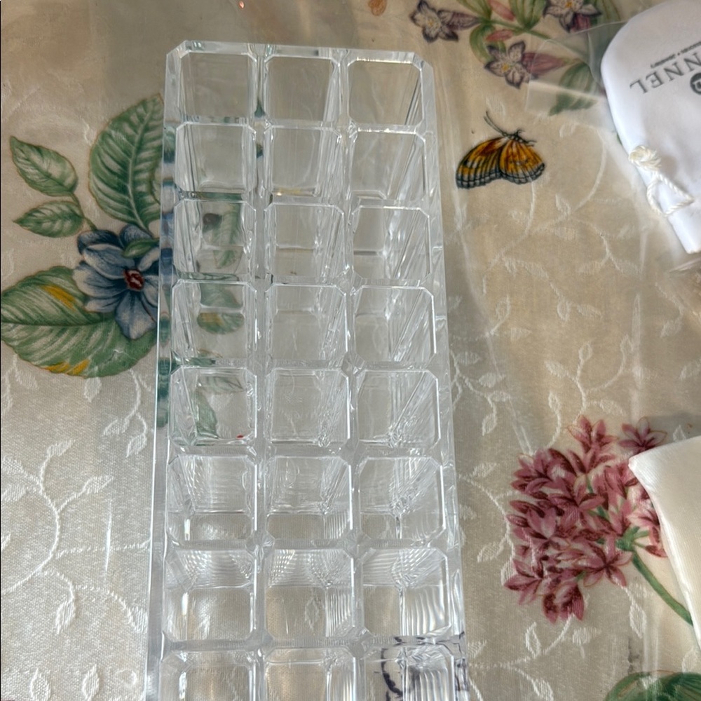 Acrylic lipstick slot organizer